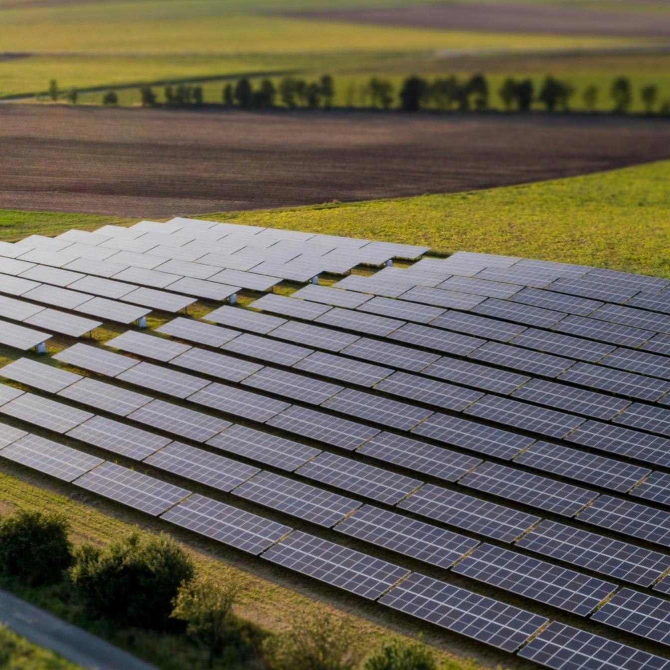 Ottimizzare i sistemi solari con PV Array Combiner Box