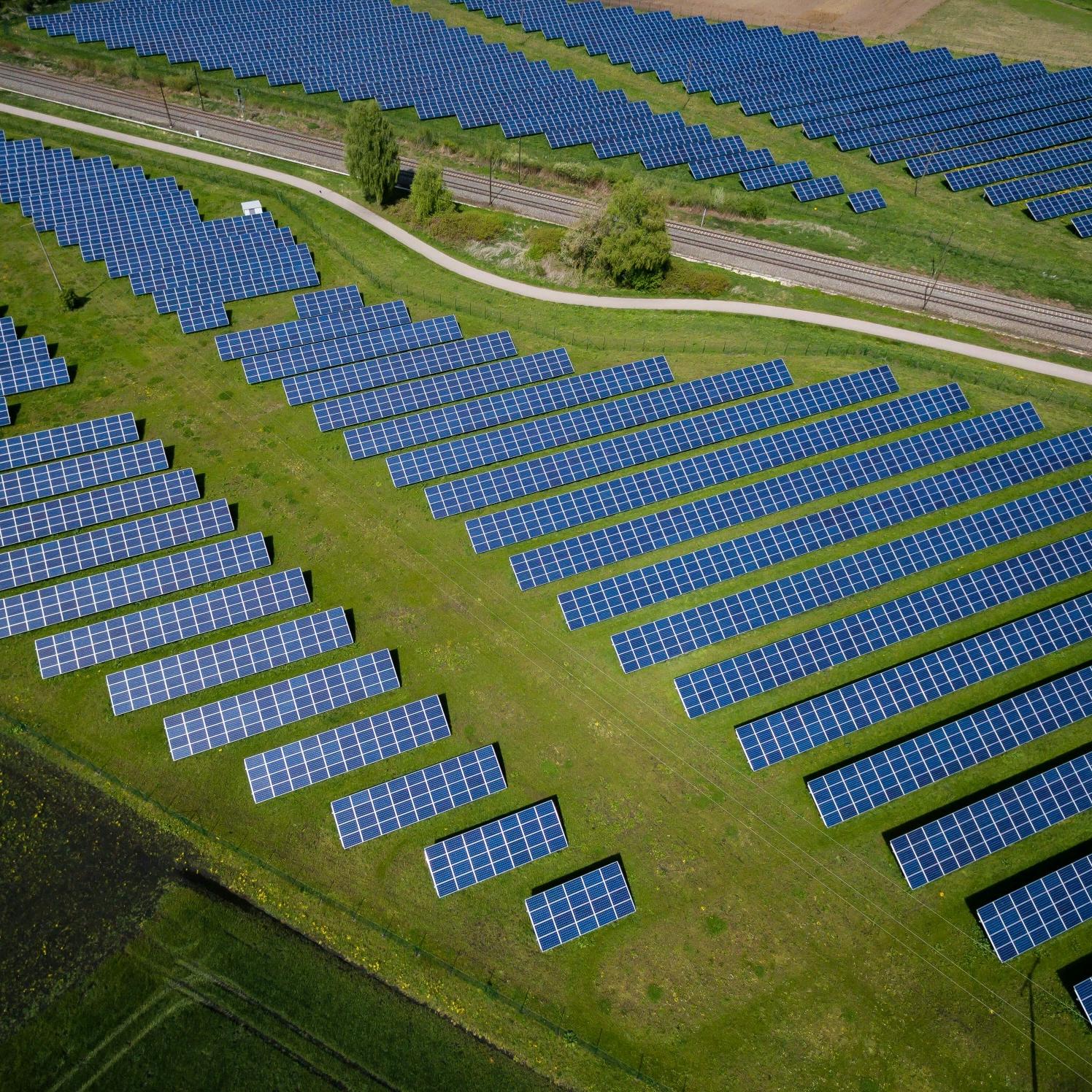 Confronto dei produttori di MLPE: perché Fonrich si distingue per i progetti solari thailandesi